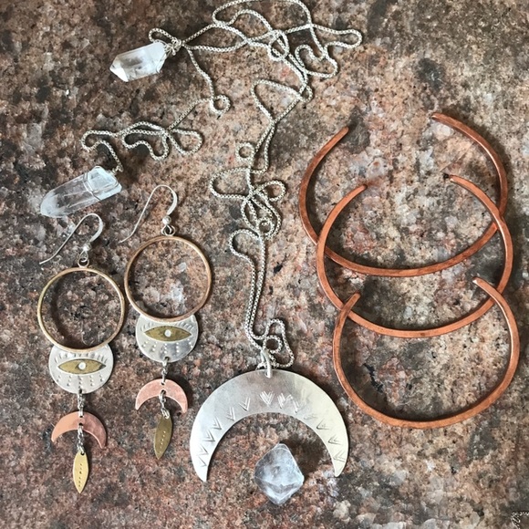 Hi!! I’m Amanda 🌙 - Picture 4 of 8